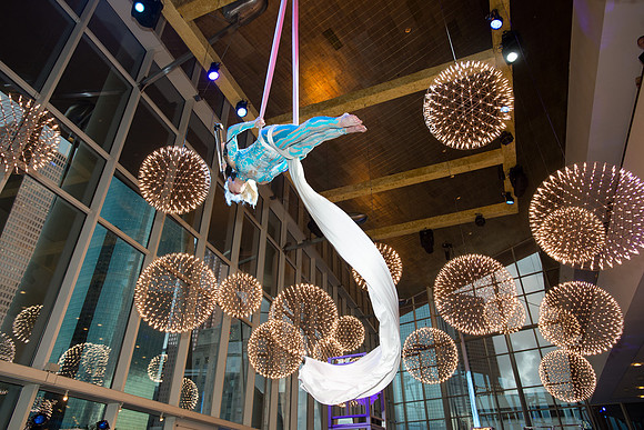V&E_PROM_AERIALIST_01