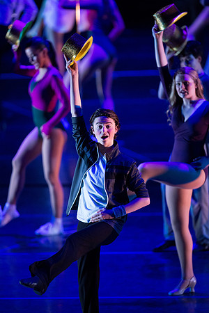 KIN_A_CHORUS_LINE_SUNDAY_384