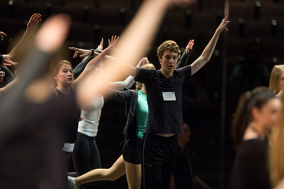 KIN_CHORUS_LINE_TUESDAY_398